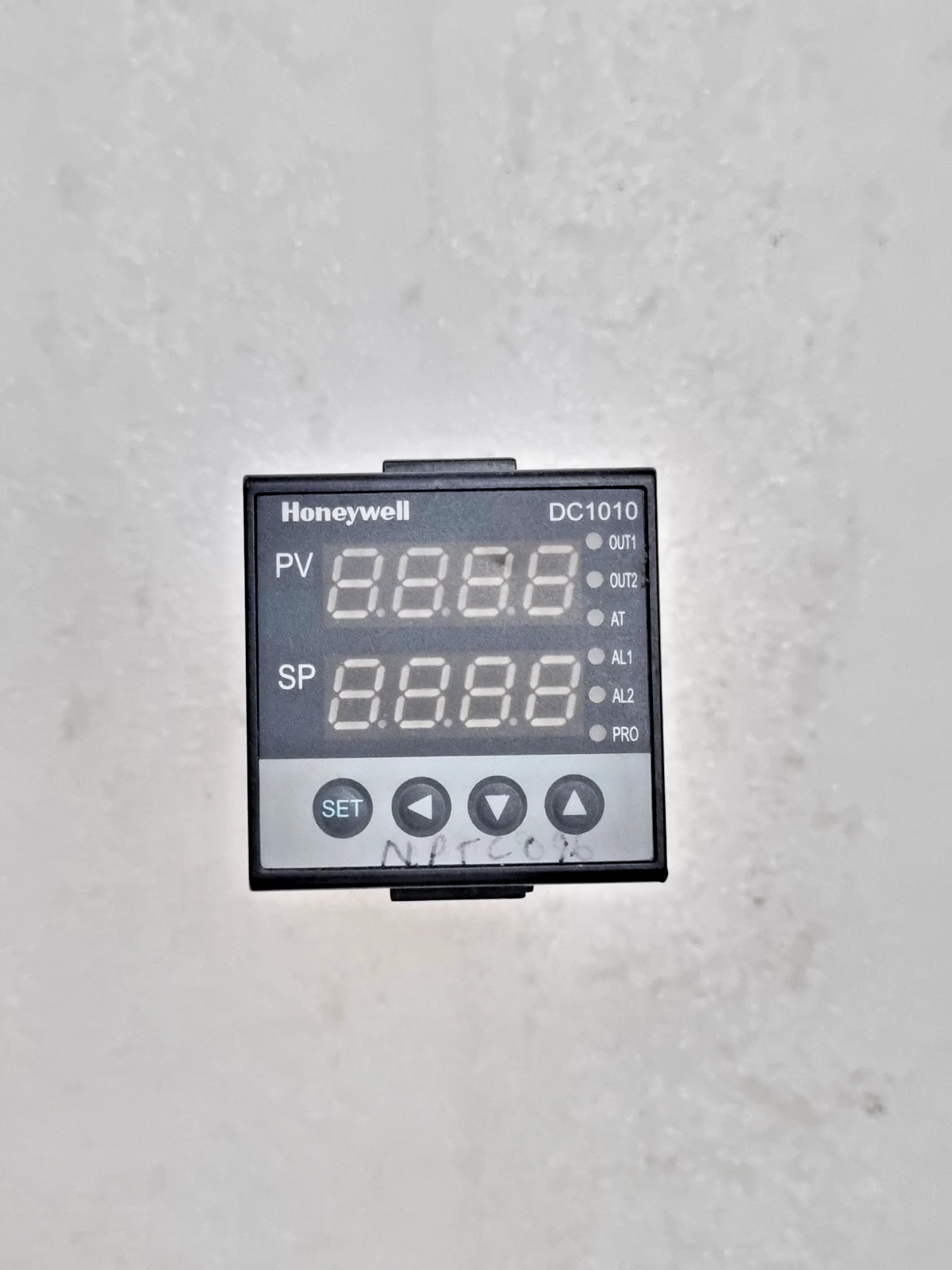 Honeywell DC1010ct-201000-E PID Temperature Controller Used Tested Free Ship